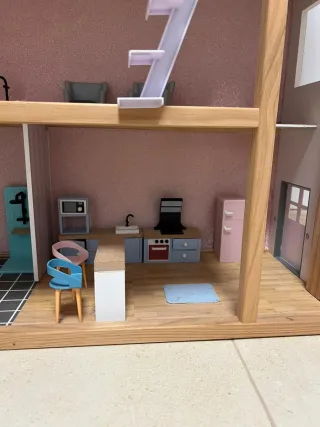 Casa de muñecas de madera