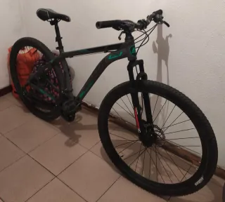Bicicleta AluminioConstruida con un cuadro de alum