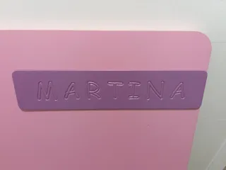 Cama infantil rosa con cabecero y nombre