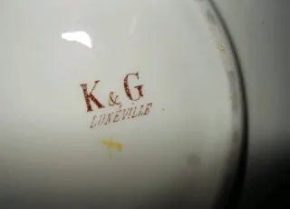 Piatto in terraglia con soldati