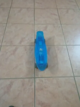 Skate azul transparente