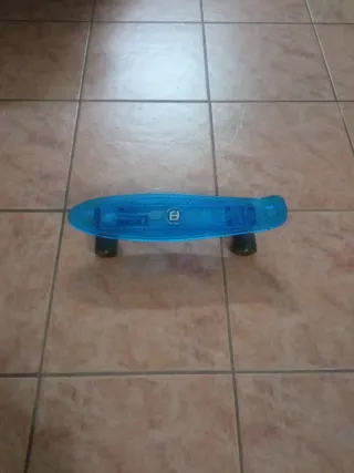 Skate azul transparente