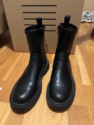 Botas altas y botines negros sin estrenar