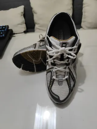 New Balance 1906R Blanco Dorado Talla 43