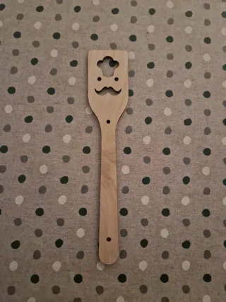 Espátula de madera con diseño de chef