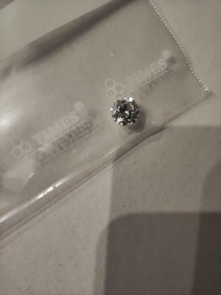 Diamante Natural: 0.84 ct / VS2 / H