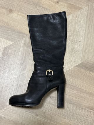 Botas de piel negras con hebilla