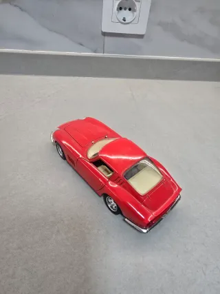 Ferrari 275 GTB/4 año 1966 Bburago escala 1/24