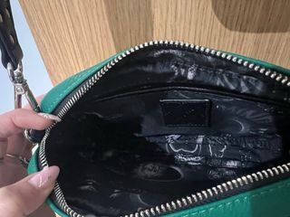 Bolso Desigual verde con monedero negro