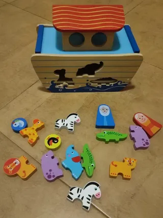 Barco de madera con animales para encajar