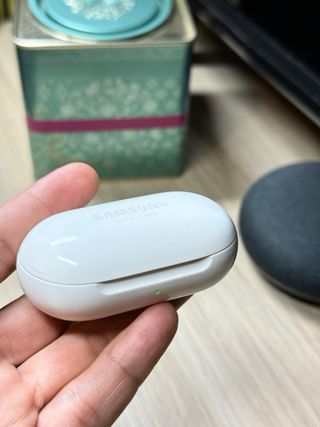 Estuche Samsung Sound by AKG Blancos