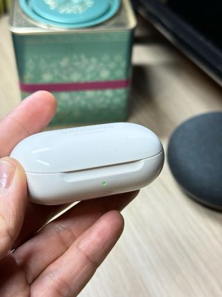 Estuche Samsung Sound by AKG Blancos