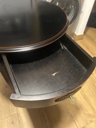 Mesa auxiliar madera negra y dorada