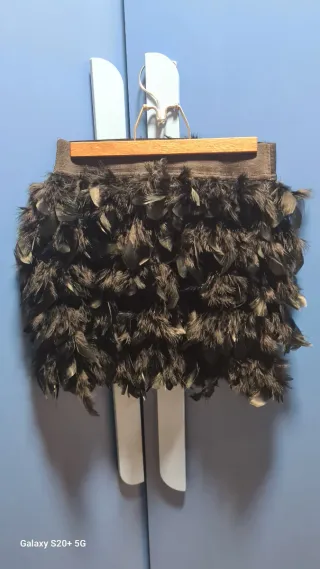 Falda de plumas negra Talla S
