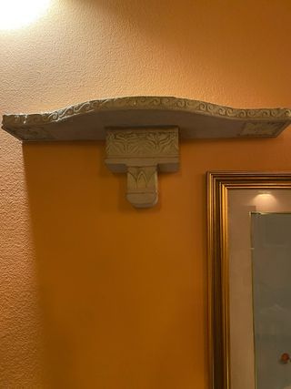 Mensole in pietra calcarea beige