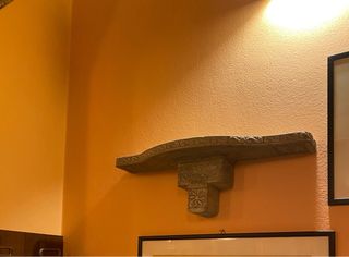 Mensole in pietra calcarea beige