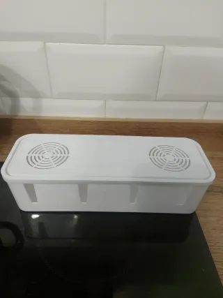 Caja organizadora de cables blanca