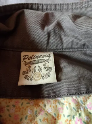 Chaqueta beige estilo militar