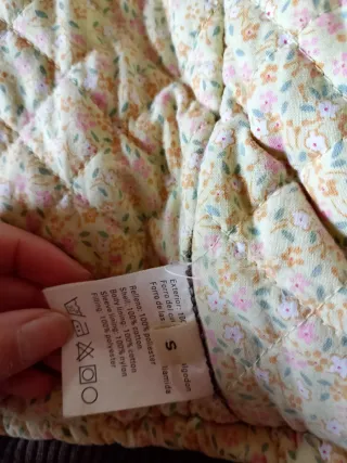 Chaqueta beige estilo militar