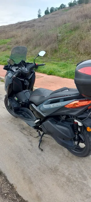 se vende Yamaha Xmax 300 Tech Max