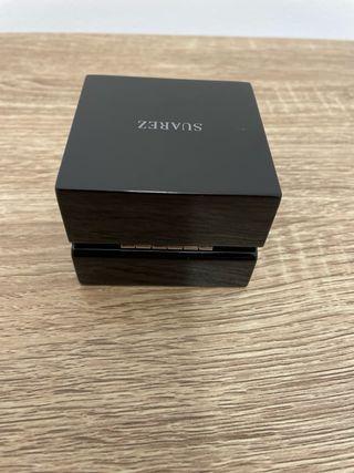 Cofre de anillo de la marca de joyería Suarez