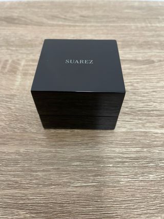 Cofre de anillo de la marca de joyería Suarez