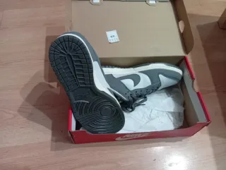 Nike Dunk Gris y Blanco