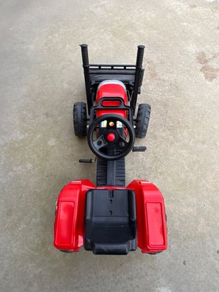 Tractor de pedales infantil con pala delantera