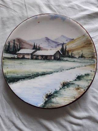 Plato decorativo de cerámica pintado a mano