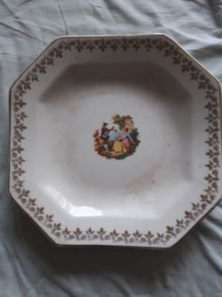 Plato decorativo de cerámica pintado a mano