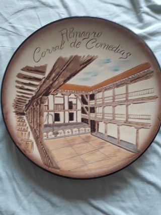 Plato decorativo de cerámica pintado a mano