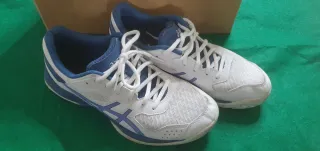 Scarpe Asics blu e bianche per pallavolo