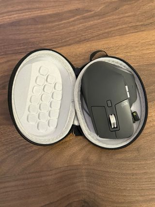 Logitech MX Master 3S - Sin usar. Funda de regalo.