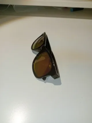 Óculos de Sol Preto e Vermelho