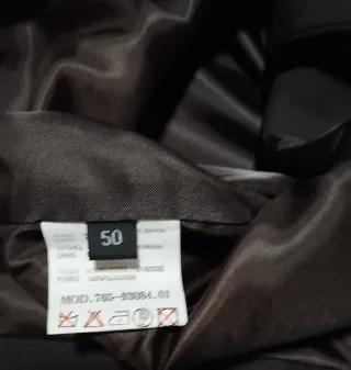 Traje de hombre, chaqueta, chaleco y pantalón.