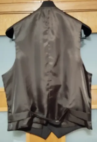 Traje de hombre, chaqueta, chaleco y pantalón.