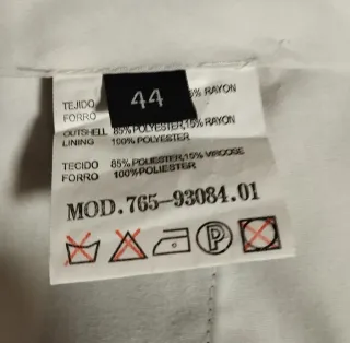 Traje de hombre, chaqueta, chaleco y pantalón.