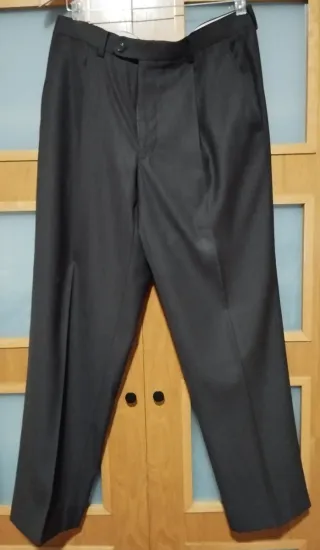 Traje de hombre, chaqueta, chaleco y pantalón.