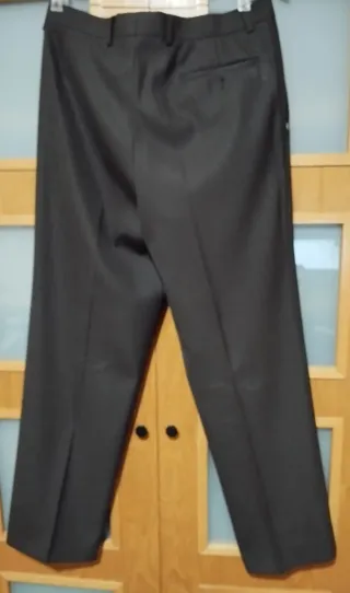 Traje de hombre, chaqueta, chaleco y pantalón.