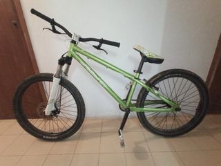 Bicicleta Dirt Jump Verde Poco Uso