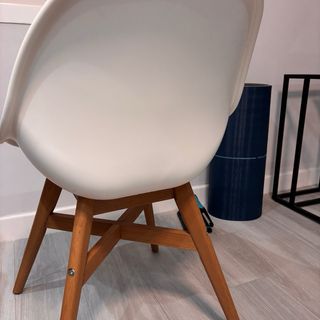 3 Sillas de salón blancas y madera Precio unidad