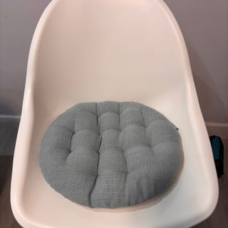 3 Sillas de salón blancas y madera Precio unidad