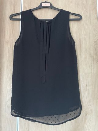 Blusa negra tirantes con detalle espalda