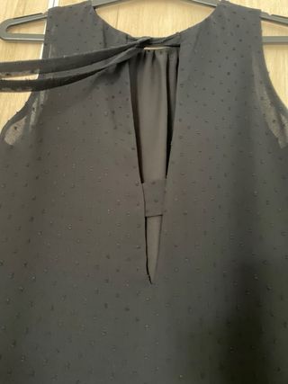 Blusa negra tirantes con detalle espalda