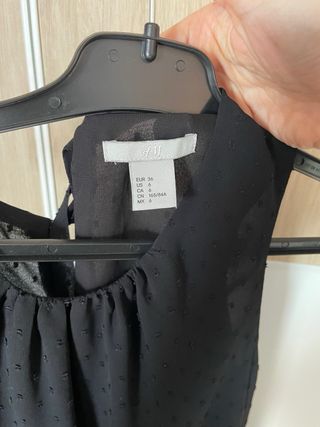 Blusa negra tirantes con detalle espalda