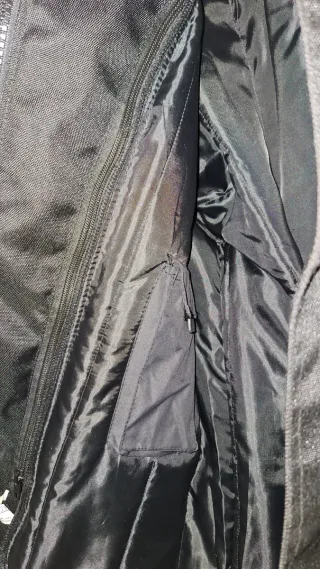 Chaqueta de moto negra y amarilla