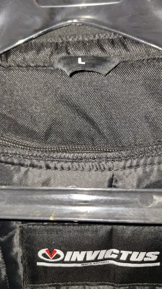 Chaqueta de moto negra y amarilla