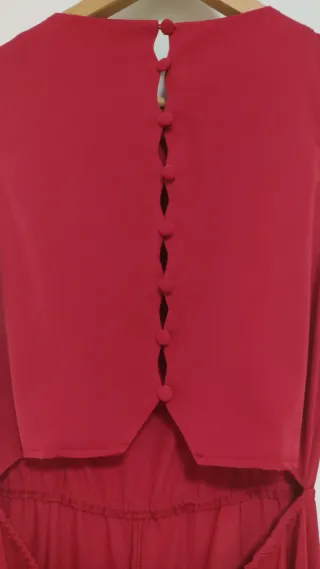 Mono elegante rojo sin mangas