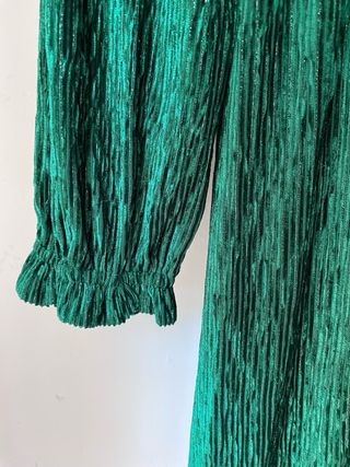 Vestido verde con hilo plateado