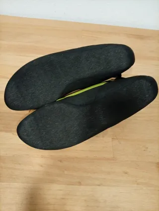 Pies de gato para escalada color verde. Número 47